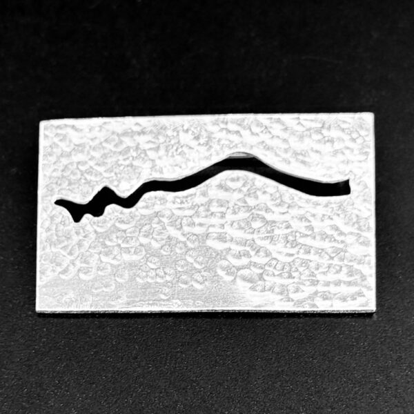 Refraction-wave brooch