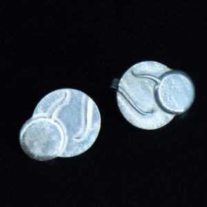 Stalactite-stud earrings flat